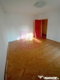 Vanzare apartament de 4 camere la Casa Poporului-stradal