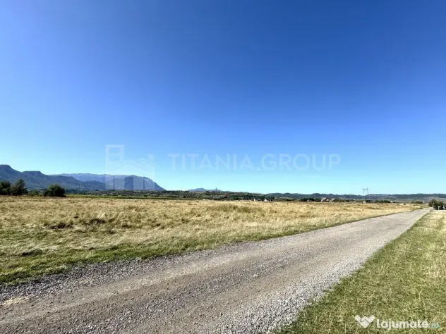 Teren intravilan parcelabil, priveliște spre munți, Soh...