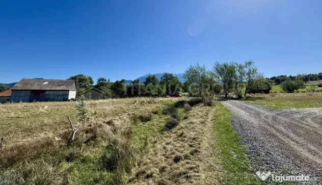 Teren intravilan parcelabil, priveliște spre munți, Soh...