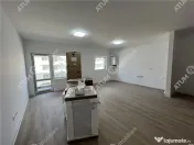 Apartament cu 3 camere 2 bai si balcon etaj 1 zona Doamna St 