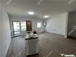 Apartament cu 3 camere 2 bai si balcon etaj 1 zona Doamna St