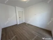 Apartament cu 3 camere 2 bai si balcon etaj 1 zona Doamna St 