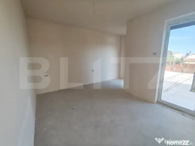 Penthouse nou modern, 3 camere, centrala proprie+panouri fot - Oradea (Bihor)