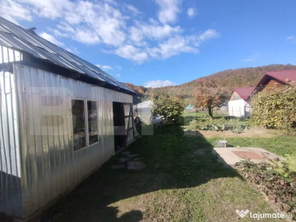 Casa cu 3 camere, 90 mp, zona Beclenut