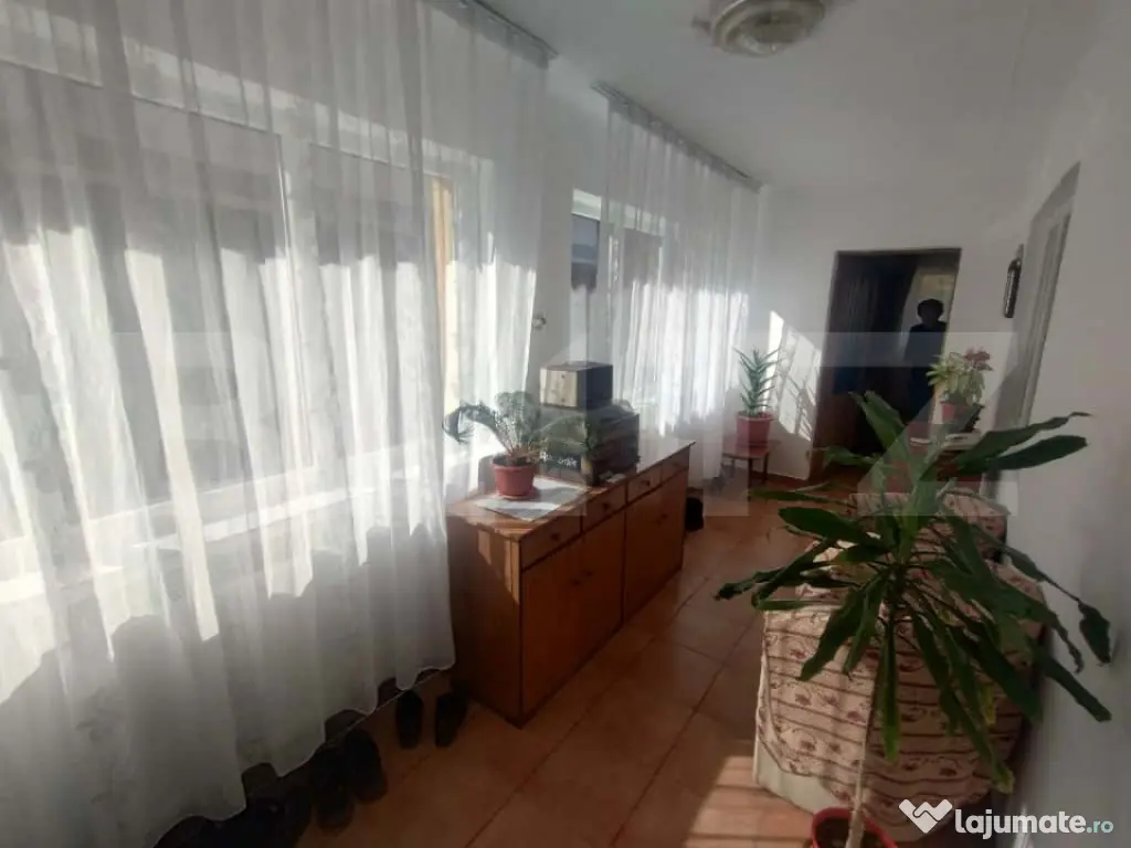 Casa cu 3 camere, 90 mp, zona Beclenut