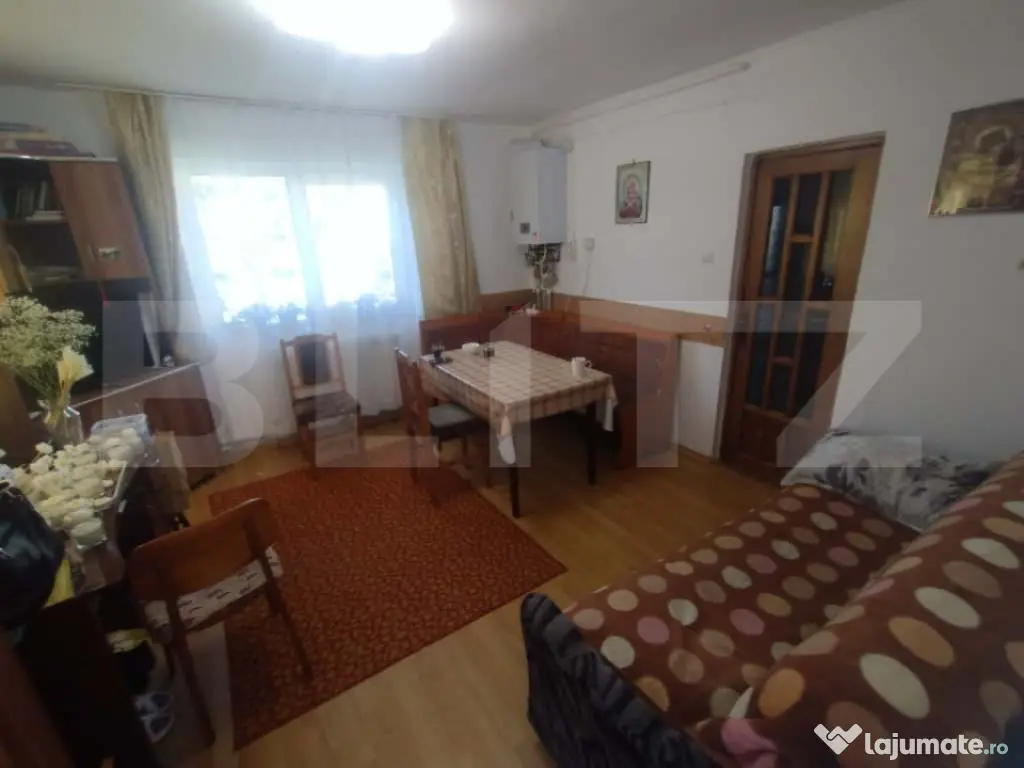 Casa cu 3 camere, 90 mp, zona Beclenut