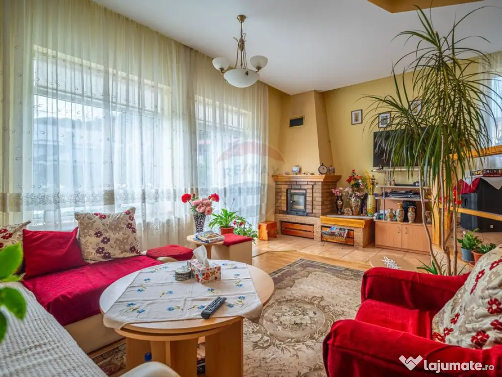 Casă spațioasă în Bușteni, cu vedere superbă către...