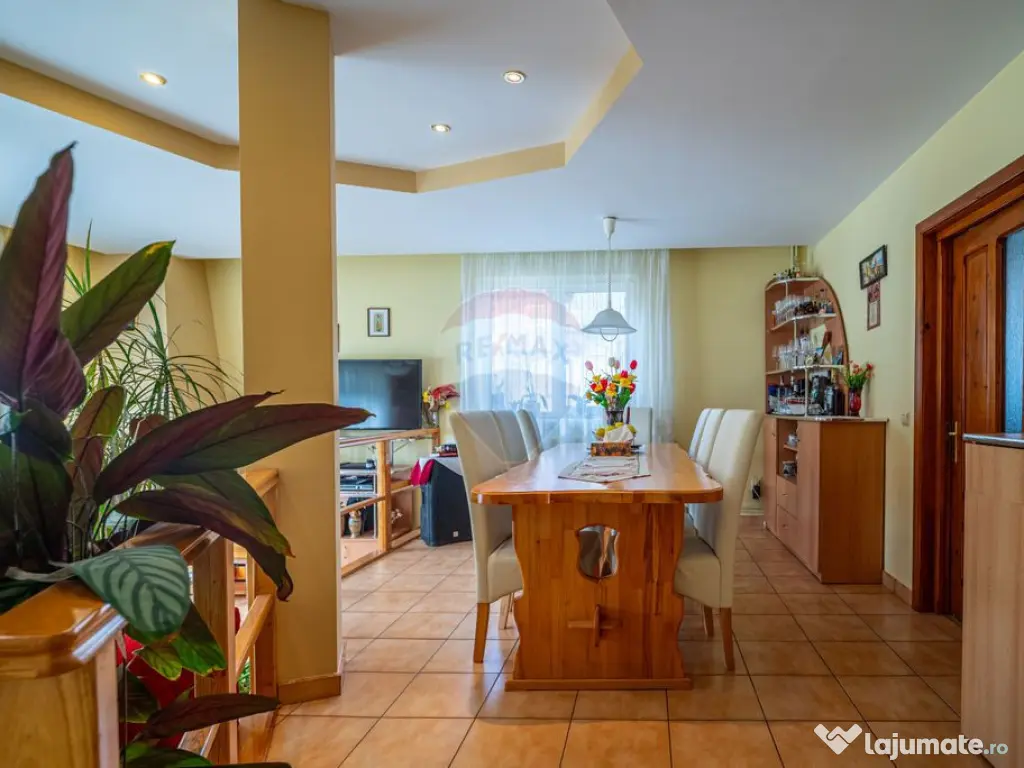 Casă spațioasă în Bușteni, cu vedere superbă către...