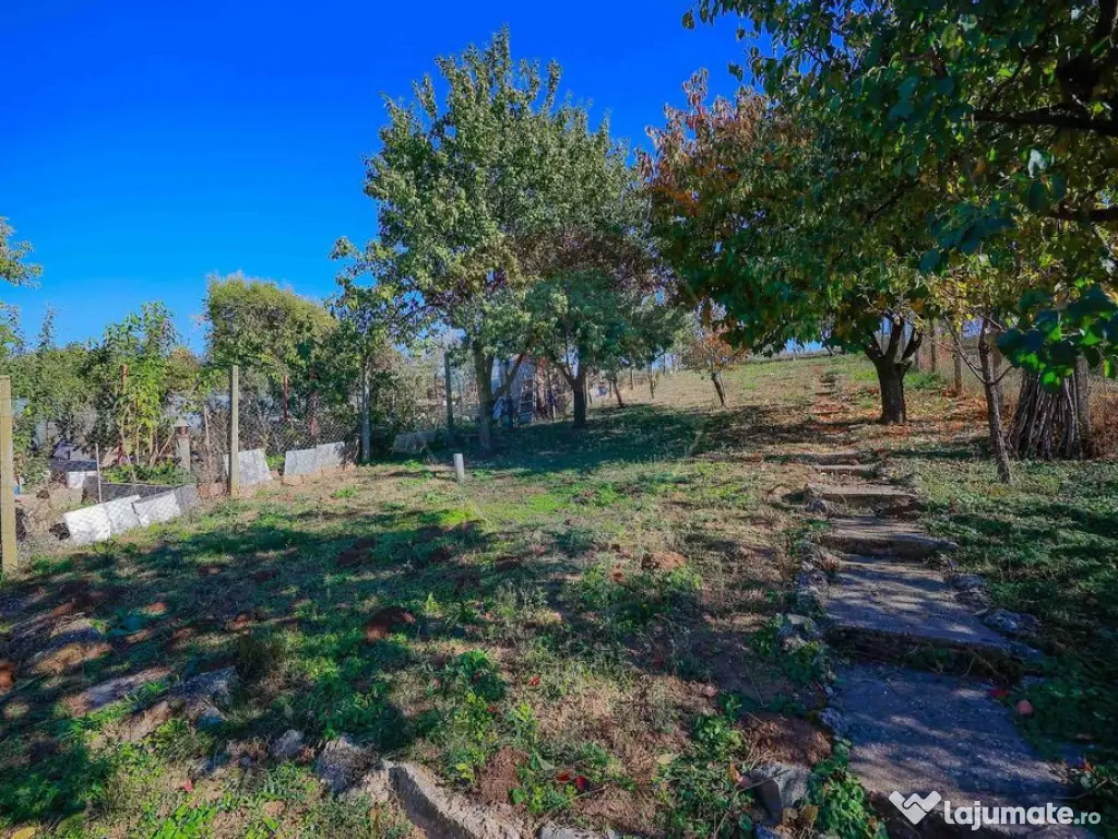 De vânzare casă cu 1 cameră, pivniță, teren 472 mp, ...