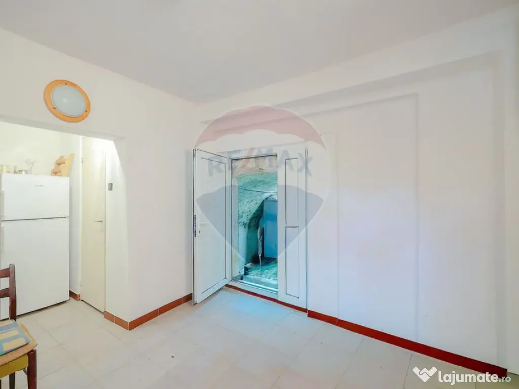 De vânzare casă cu 1 cameră, pivniță, teren 472 mp, ...