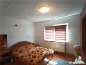 Oferim spre un apartament deosebit decomandat cu 2 camere s 