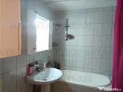 Oferim spre un apartament deosebit decomandat cu 2 camere s 