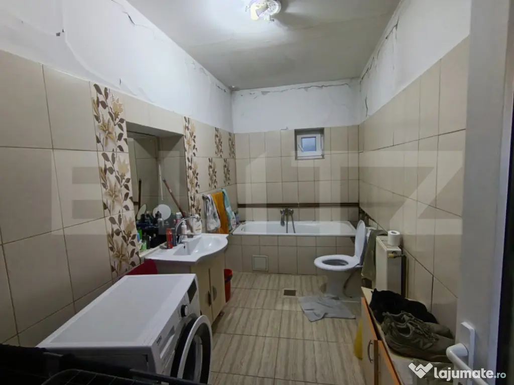 Casa cu 3 camere,baie, bucatarie,anexe.pivniță teren 800 m