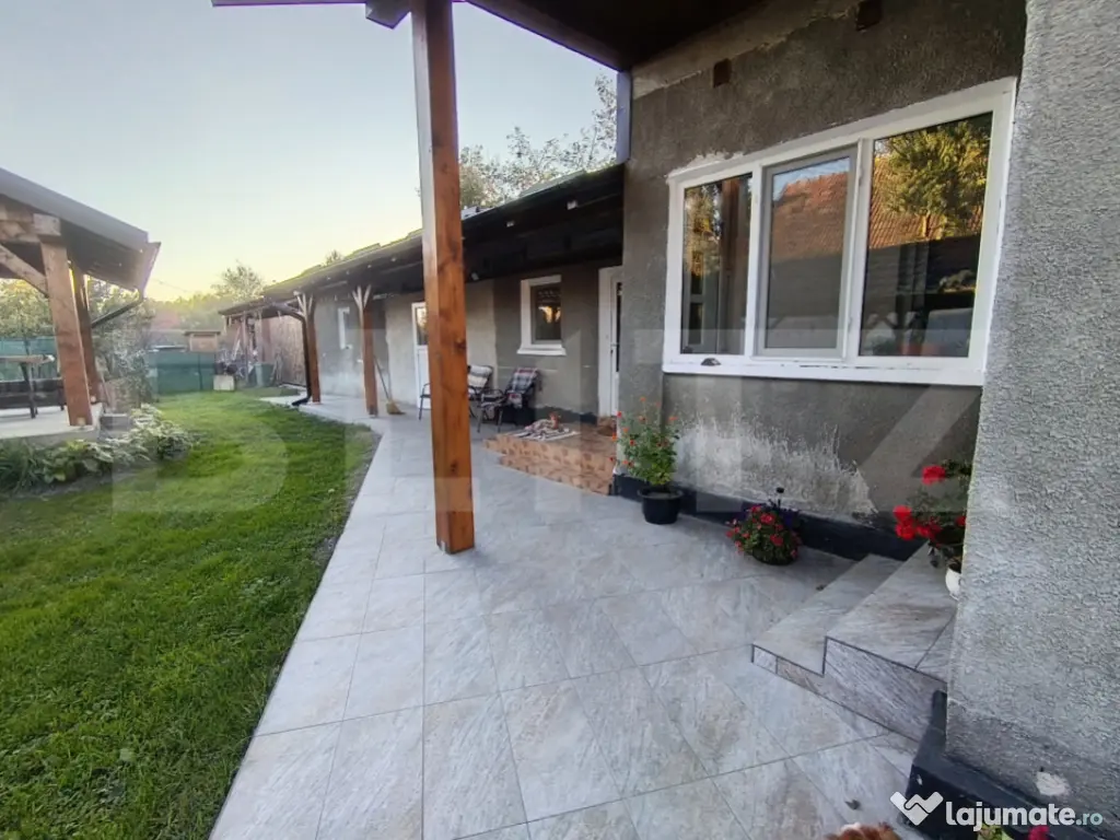 Casa cu 3 camere,baie, bucatarie,anexe.pivniță teren 800 m