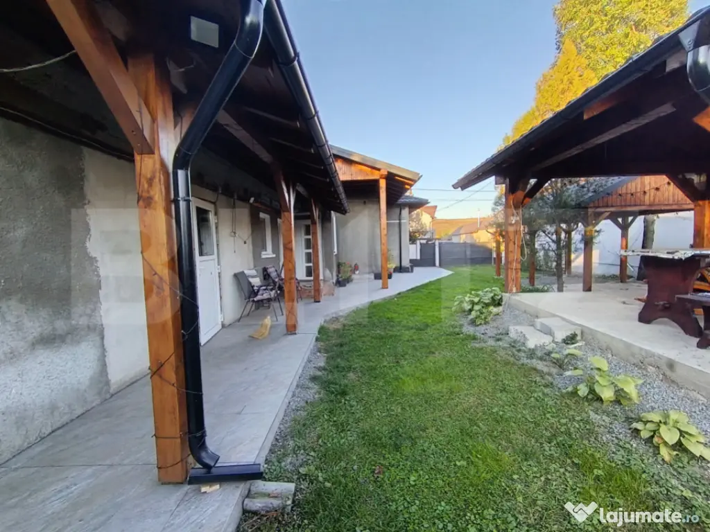 Casa cu 3 camere,baie, bucatarie,anexe.pivniță teren 800 m