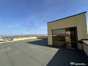 Cladire multifunctionala Pitesti cu panouri fotovoltaice 