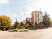 Teren stradal pe colț - Ideal afacere - front stradal mare 