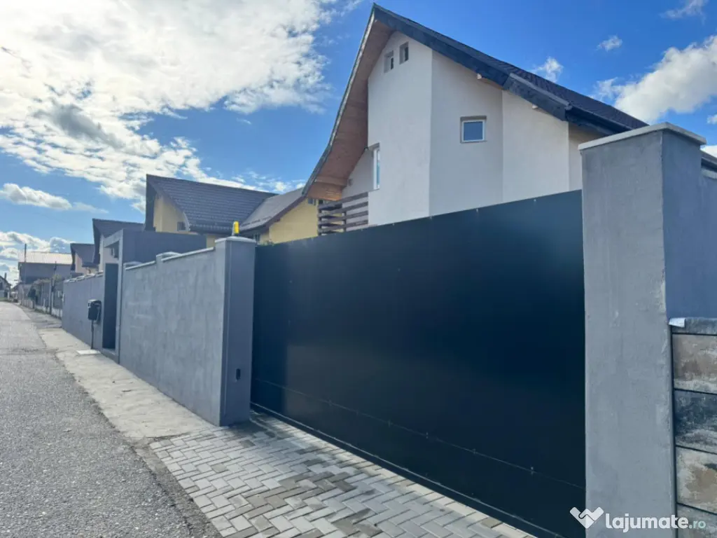 Casă modernă complet renovată, cu curte amenajată și si