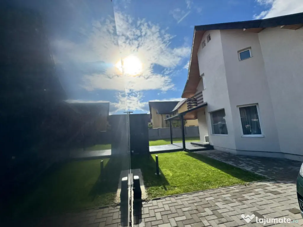 Casă modernă complet renovată, cu curte amenajată și si