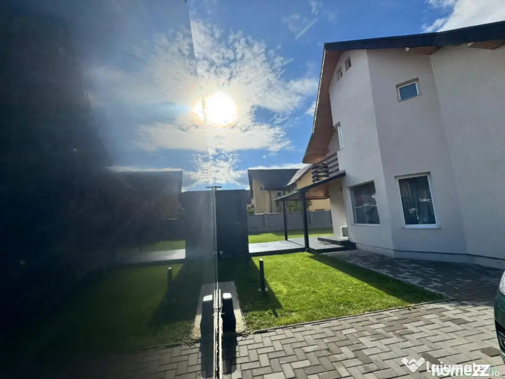 Casă modernă complet renovată, cu curte amenajată și si