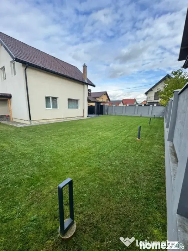 Casă modernă complet renovată, cu curte amenajată și si