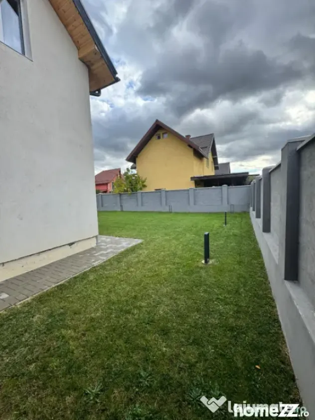 Casă modernă complet renovată, cu curte amenajată și si