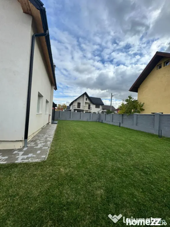 Casă modernă complet renovată, cu curte amenajată și si