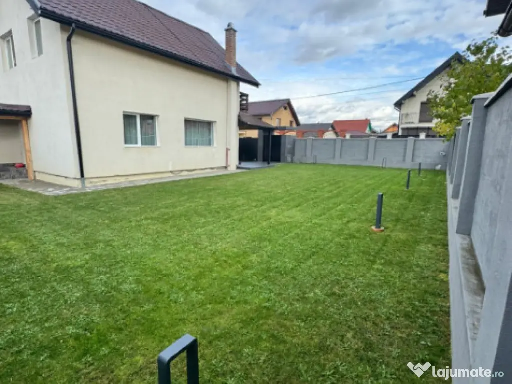 Casă modernă complet renovată, cu curte amenajată și si