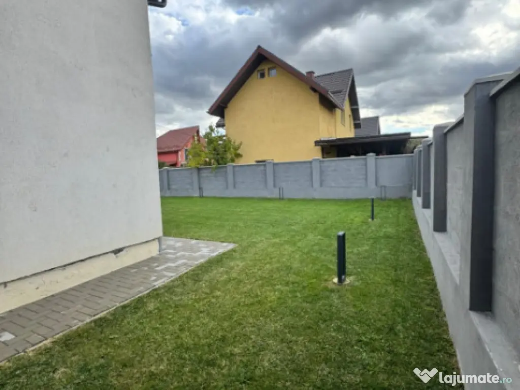 Casă modernă complet renovată, cu curte amenajată și si