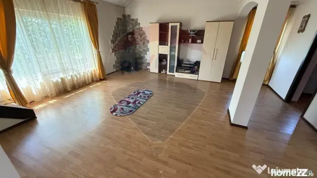 Casă / Vilă cu 5 camere - Focsani (Vrancea)