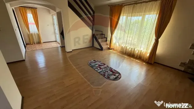 Casă / Vilă cu 5 camere - Focsani (Vrancea)