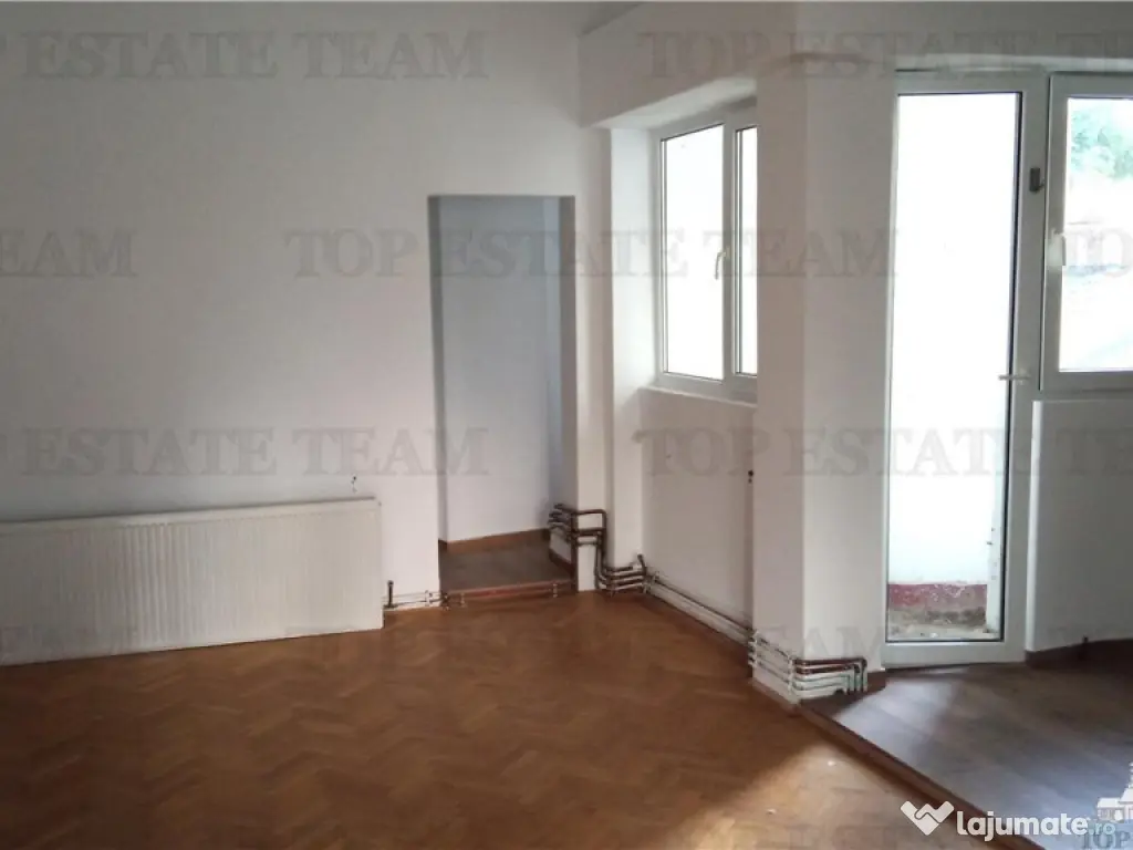 Apartament 3 camere de , zona Armeneasca