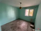 Apartament 4 camere, etaj 1/4, zona Mausoleul Eroilor - Sud
