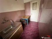 Apartament 4 camere, etaj 1/4, zona Mausoleul Eroilor - Sud