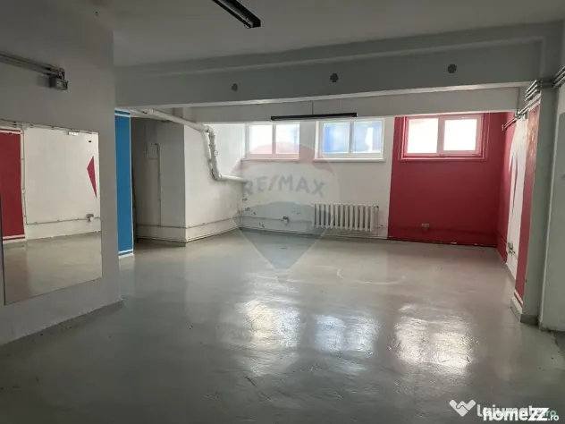 Spațiu comercial de 214mp de vânzare în zona Central - Piatra-Neamt (Neamt)