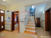De vânzare vilă cu 7 camere, drum privat, în zona de D... 