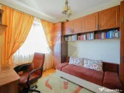 De vânzare vilă cu 7 camere, drum privat, în zona de D... 