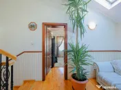 De vânzare vilă cu 7 camere, drum privat, în zona de D... 