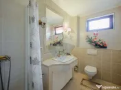 De vânzare vilă cu 7 camere, drum privat, în zona de D... 