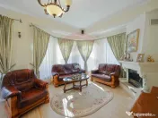 De vânzare vilă cu 7 camere, drum privat, în zona de D... 