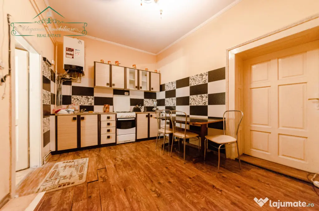 Apartament spațios cu 4 camere și centrală proprie, zona