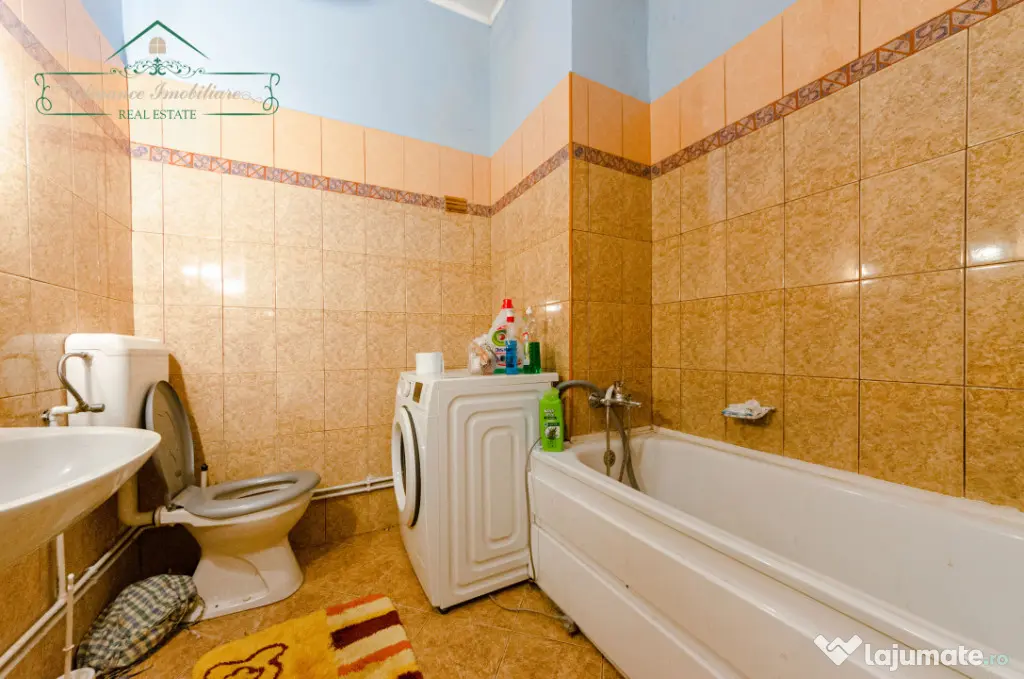 Apartament spațios cu 4 camere și centrală proprie, zona