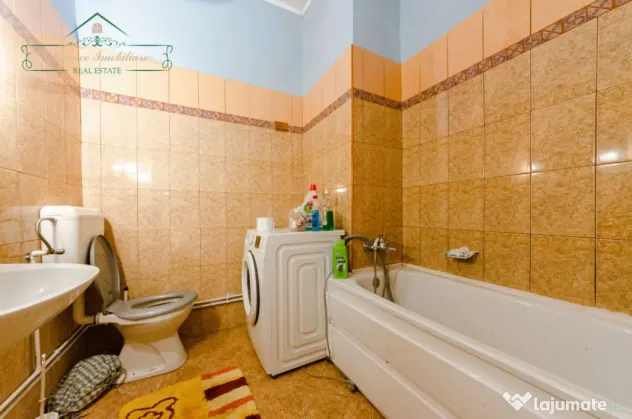 Apartament spațios cu 4 camere și centrală proprie, zona