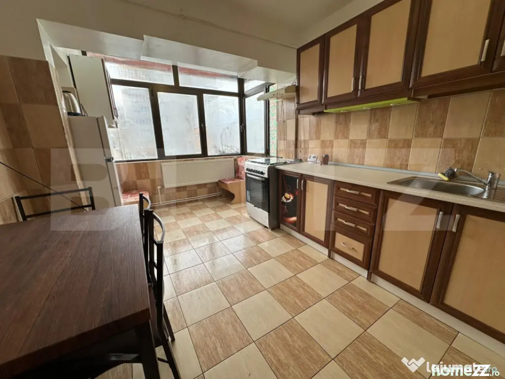 Apartament cu 3 camere, decomandat, 67 mp, cartier Obcini