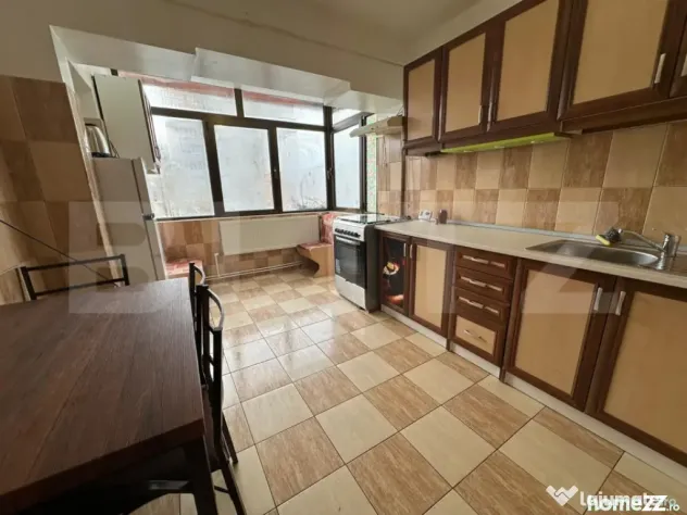 Apartament cu 3 camere, decomandat, 67 mp, cartier Obcini