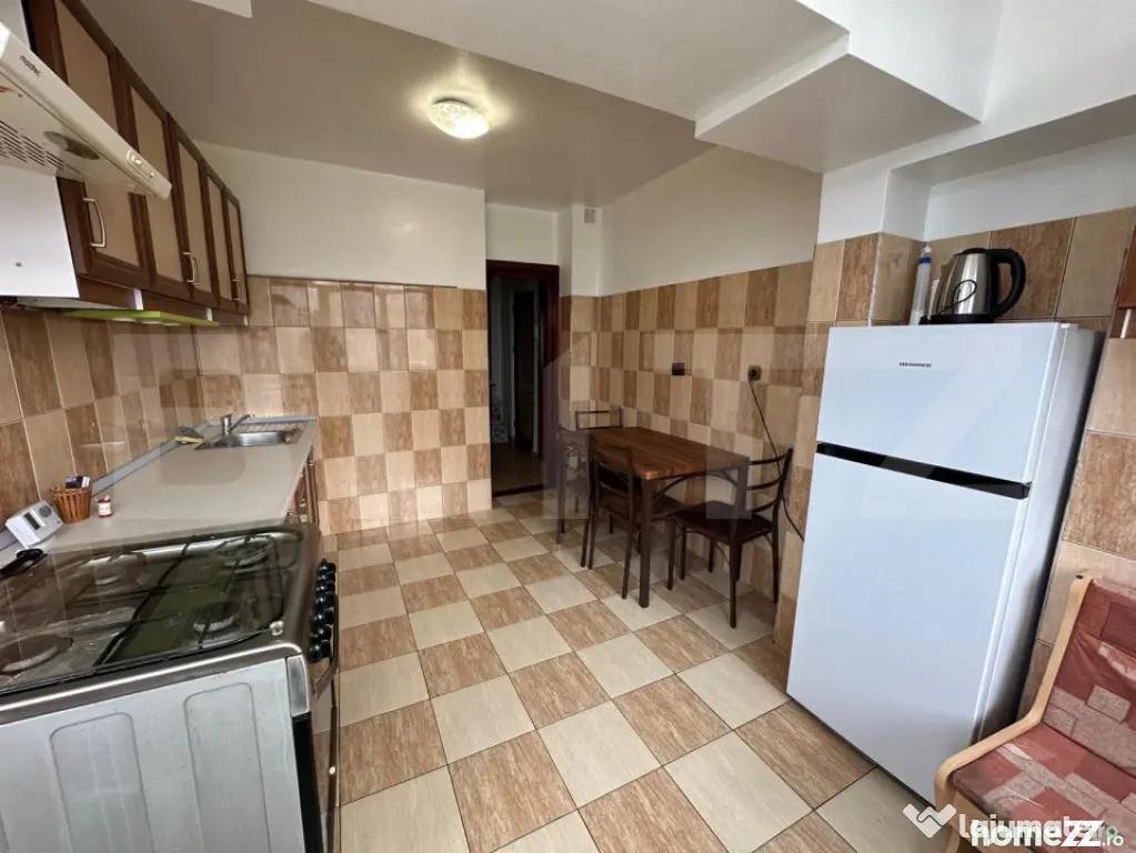 Apartament cu 3 camere, decomandat, 67 mp, cartier Obcini