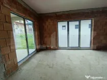 Casa cu 3 dormitoare și garaj în suprafață de 180 mp