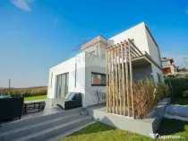 Casă modernă în stil mediteranean, cu terase și veder...