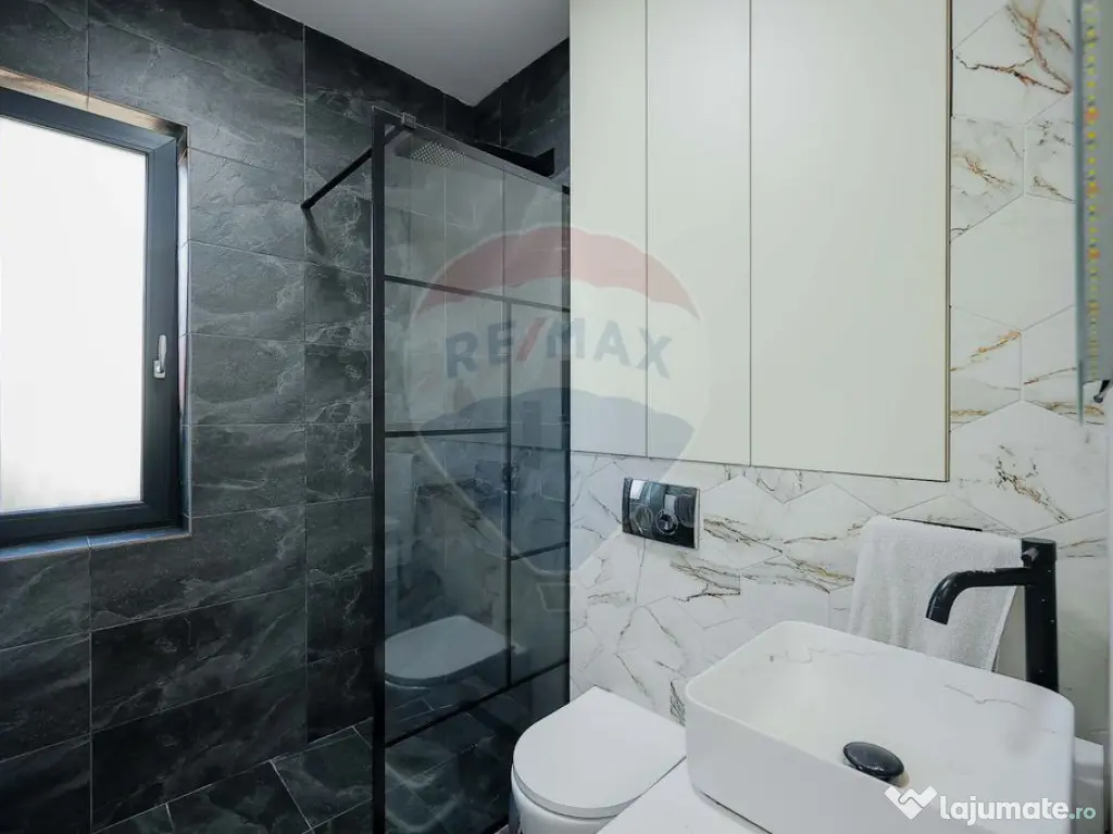 Casă modernă în stil mediteranean, cu terase și veder...