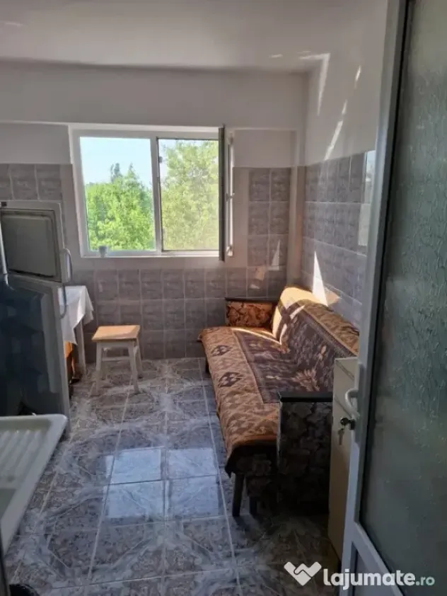 - Apartament 3 camere confort 1, zona Viziru 1.